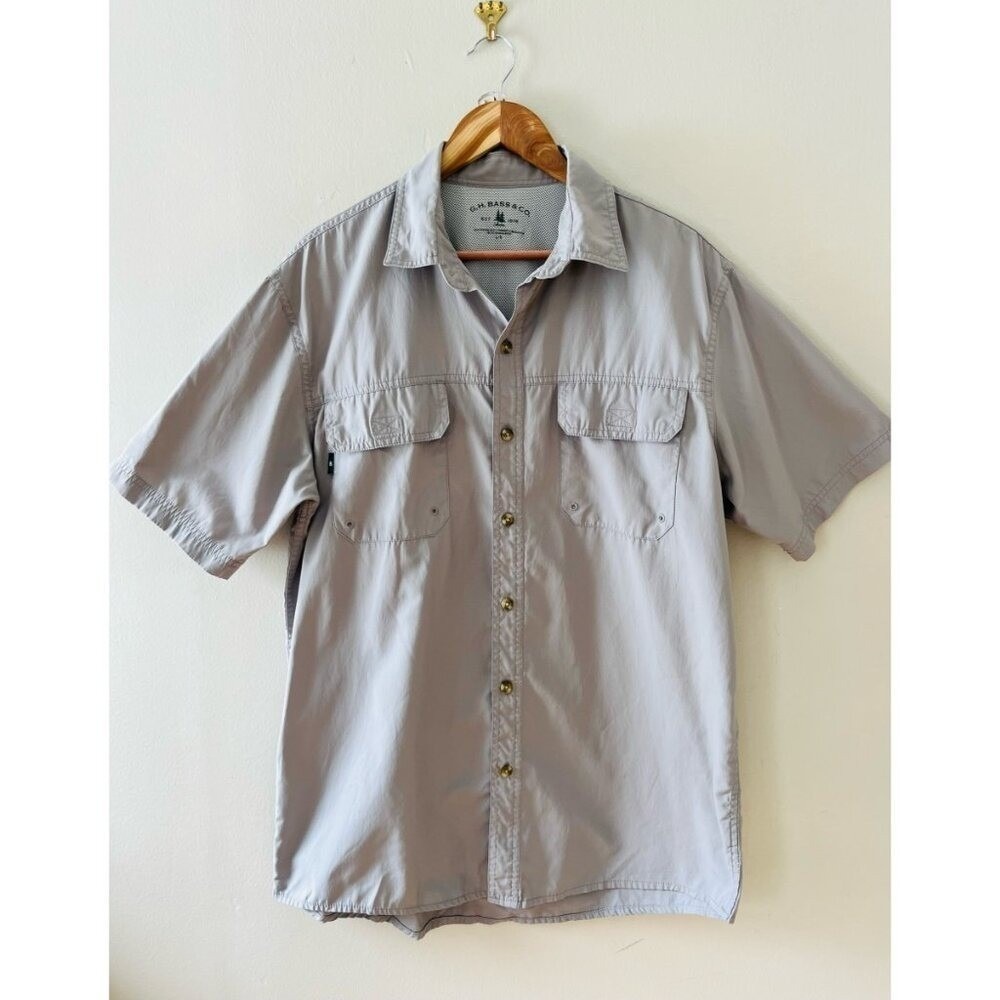 G.H. Bass & Co. Sz L Gray Fishing Shirt Short Sleeve UV Protection Chest Pockets